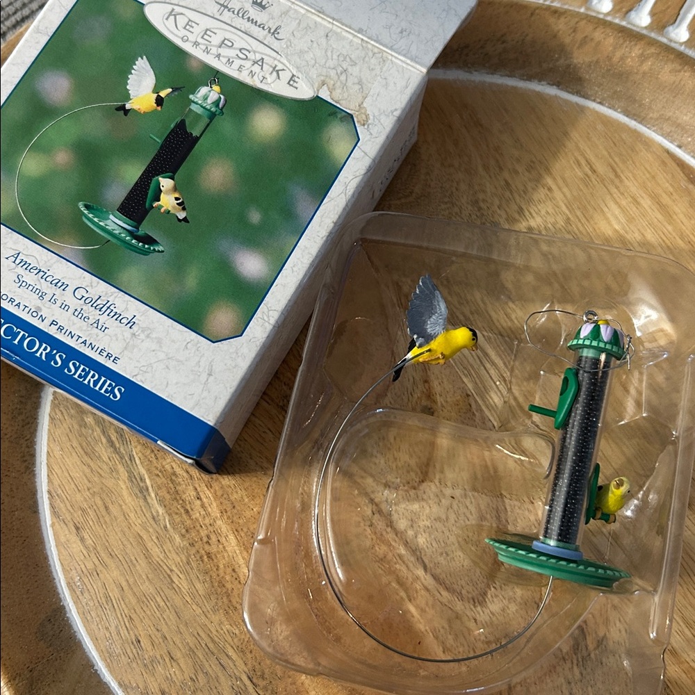 ❌LAST CALL❌ Hallmark Christmas tree ornament American goldfinch - Picture 3 of 7